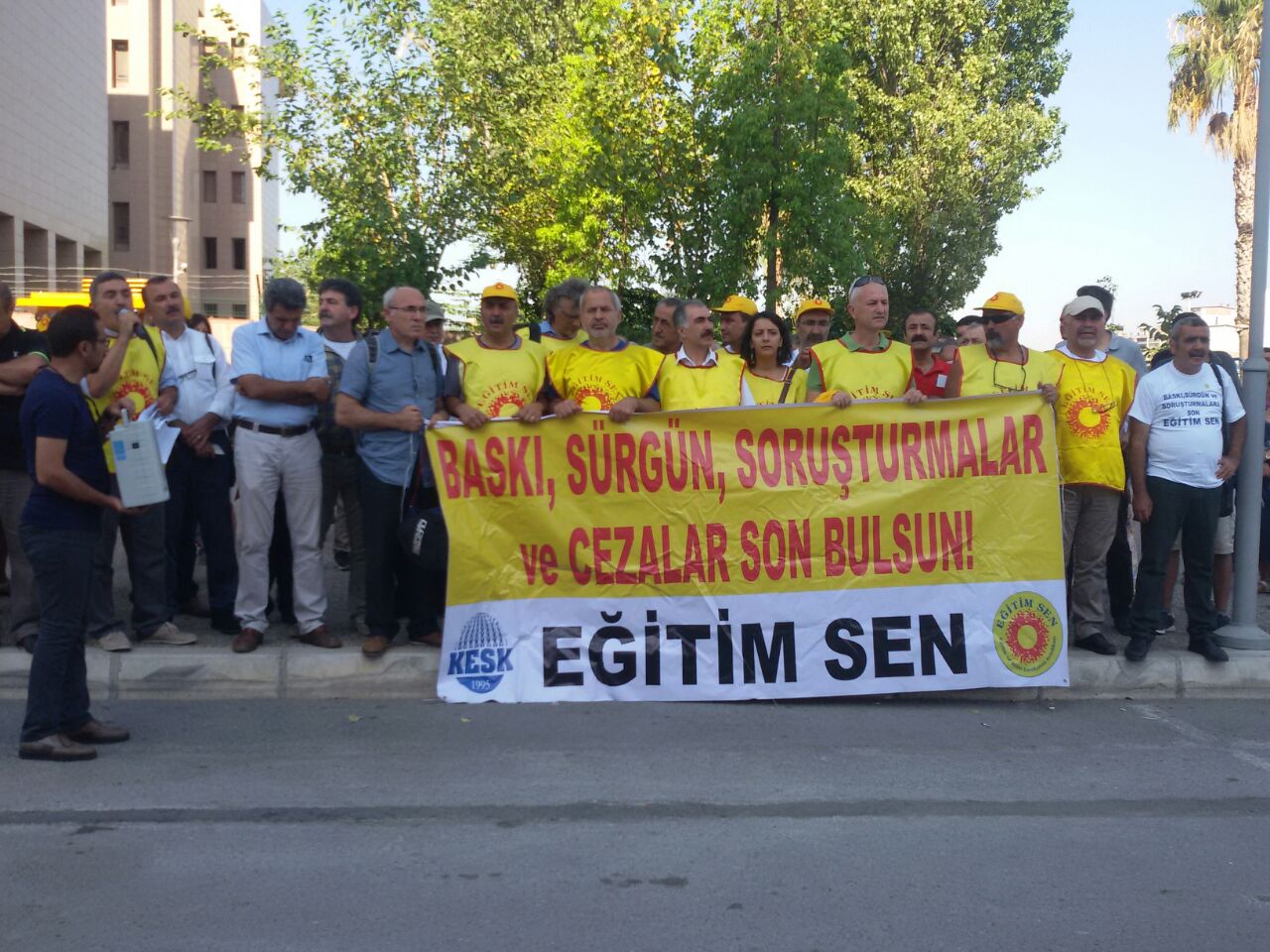 İzmir’de Barış İsteyen 29 Kişinin Yargılanmasına Başlandı