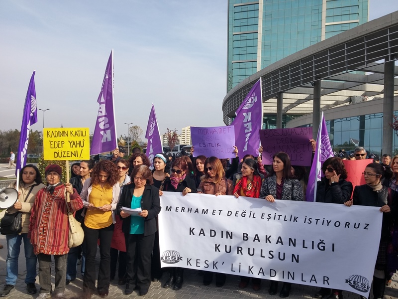 Kadınız! Kadın Bakanlığı İstiyoruz!