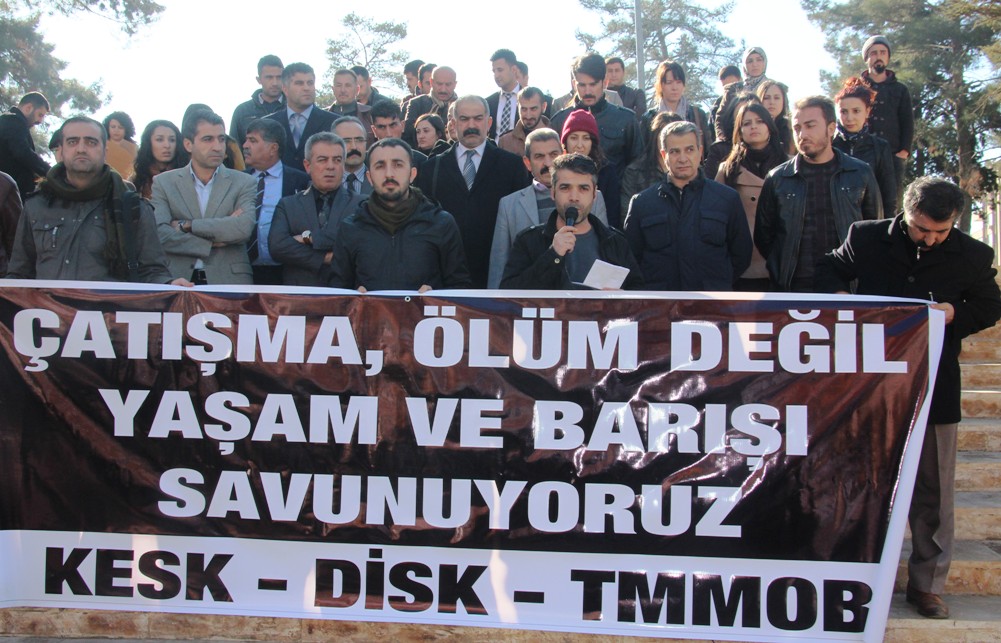 Cizre ve Silopi İçin Mardin’de Oturma Eylemi Yapıldı