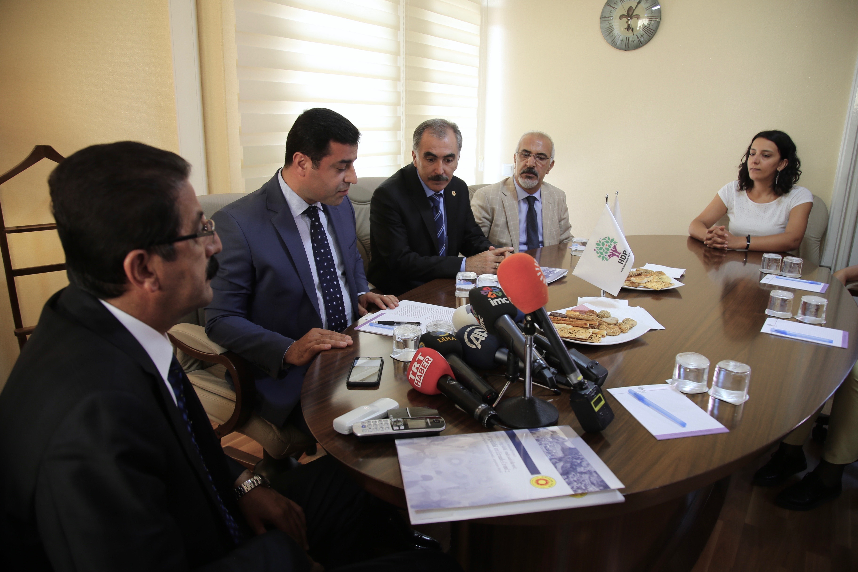 HDP Eş Genel Başkanı Selahattin Demirtaş İle OHAL Kapsamında KHK’lar Sonucu Yaşanan Açığa Almalar ve Görevden İhraçlar Değerlendirildi