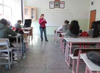 Eğitimde Dinsel Simgelerin Kullanılmasına Karşı Eşofmanla Okuldayız!