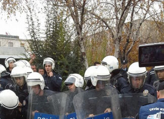 Polis, Sağlık Emekçilerinin Bütçe Taleplerine Gaz Bombası ile Saldırarak Yanıt Verdi!